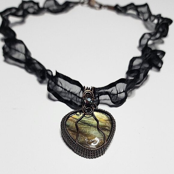Labradorite wire-wrapped ruffled black ribbon necklace - Picture 3 of 10